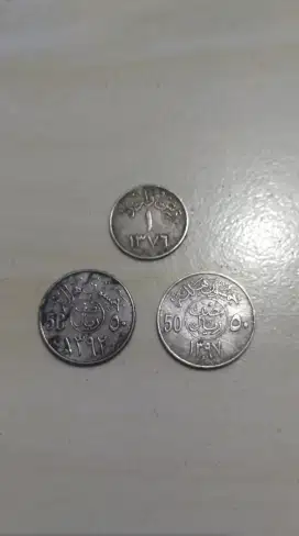 Uang koin kuno Arab Saudi.