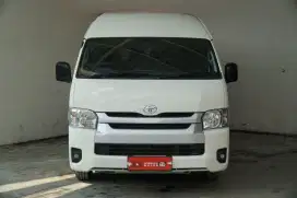 Toyota Hiace Commuter MT 2024 putih