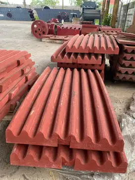 Jaw plate stone crusher / gigi jaw