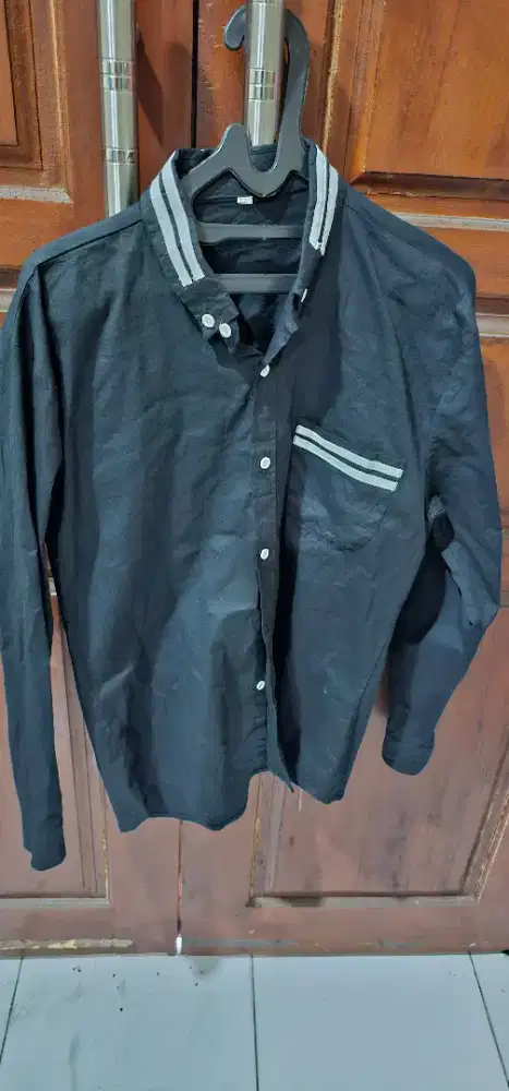 Kemeja hitam cowok ukuran XL