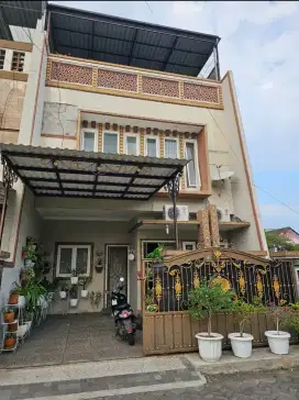 DIJUAL RUMAH 3 LANTAI INCLUDE PERABOTAN!