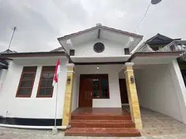 Disewakan Rumah Tahunan 2 Lt Di Perumahan Lembah Hijau (Nempel AKMIL)