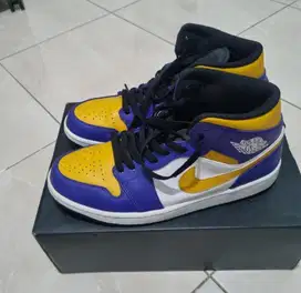 Air jordan Mid Lakers Original size 43