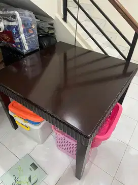 Meja Kayu Kotak