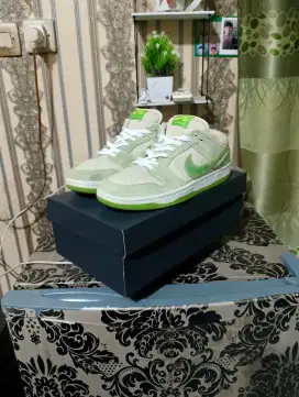 Sepatu Nike SB Dunk Low Pro Green Apple