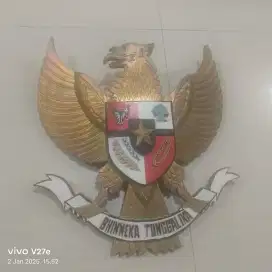 Burung Garuda tembok