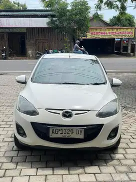 Mobil mazda 2011 matic sedan