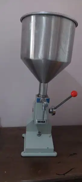 FILLER MACHINE FOR LIQUID FORTABLE A03