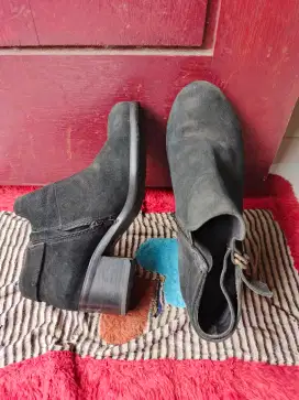 Sepatu boot obermain