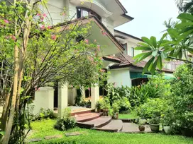 Rumah hoek tanah ngantong swimming pool SHM di Cilandak Jak-Sel LH 020