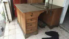 Meja kantor kuno