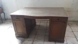 Meja kantor kuno