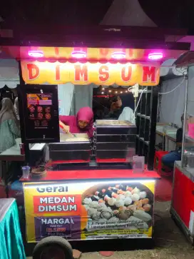 Di cara orang kerja untuk berjualan dinsum.