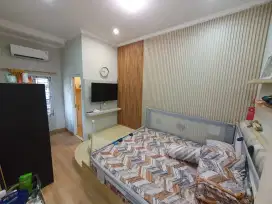 DISEWAKAN RUMAH FULL FURNISHED , 3 MENIT KE PUSAT KOTA