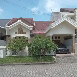 Rumah mewah di Komplek Bumi asrı