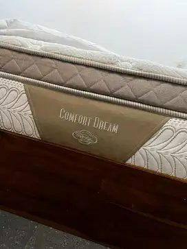 Kasur + Dipan Kayu 200x200 - TIDAK DIJUAL TERPISAH YA PAK/BU