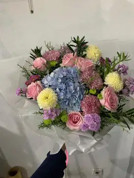 DICARI FLORIST BERPENGALAMAN