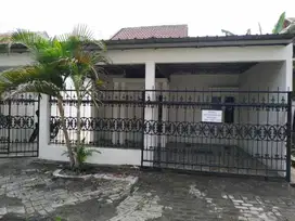 0153 Disewakan Rumah di Verona Gresik 1 Lantai Kt2 Km1 Kosongan