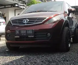 Mobil Tata Aria Maroon