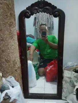 Cermin besar antik