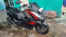 Honda PCX hitam 2021