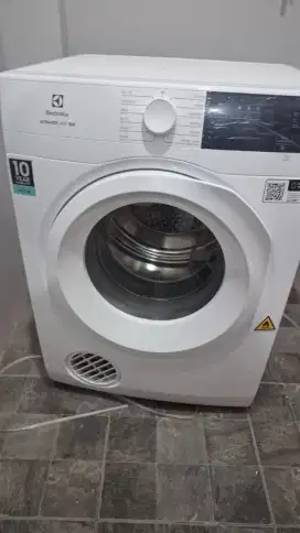 Mesin pengering electrolux