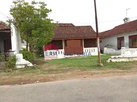 Rumah Terletak di Jalan Raya Prambon Dekat Polsek Nganjuk