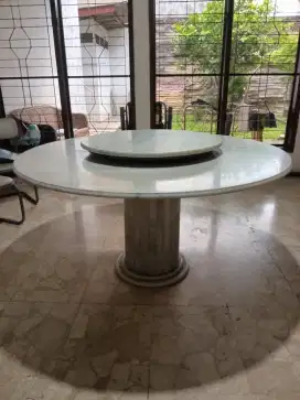 Meja makan marmer...