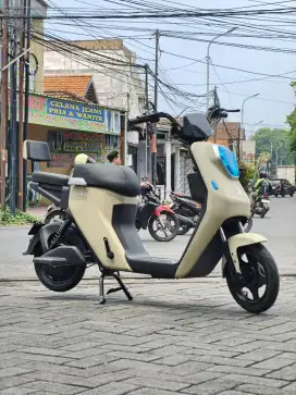 Sepeda listrik terbaru uwinfly m60