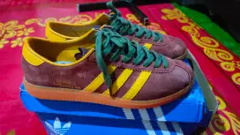 Sepatu adidas amsterdam