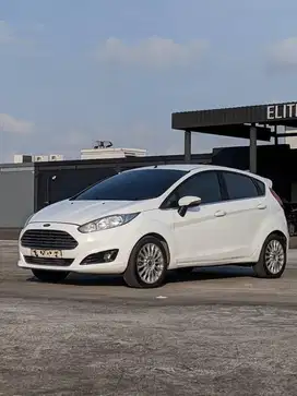 Dp 0 Ford New Fiesta 1.5 S Aston martin 2013