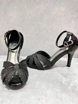 Sepatu Yongki Komaladi