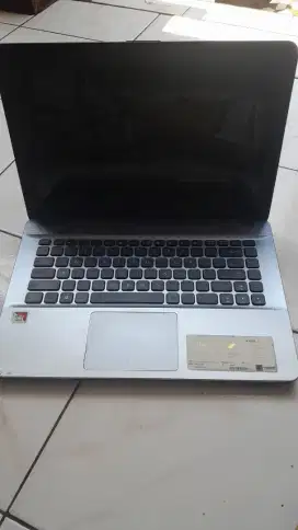 dijual laptop asus pemakaian pertama