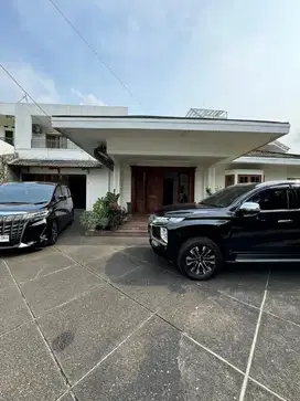 Dijual rumah asri jalan lebar prime area di kebayoran baru