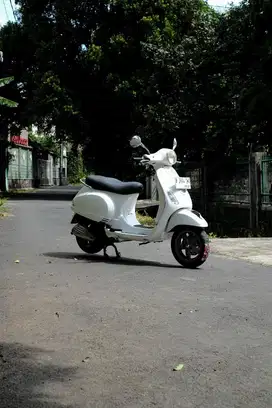 PIAGGIO VESPA MATIC LX 150 3VIE 2013 PUTIH GLOSSY MURAH BERGARANSI