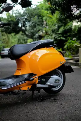 PIAGGIO VESPA MATIC SPRINT 150 IGET 2018 ORANGE GLOSSY BERGARANSI