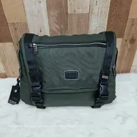 Tumi benning deluxe messenger original