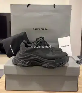 Sepatu Balenciaga M - Triple S 100% Ori Size 40