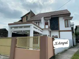 Disewakan rumah 2 lantai istimewa di Ringroad Barat