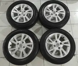 Velg pelek mobil Second OEM Nissan Livina R 15 ban Dunlop