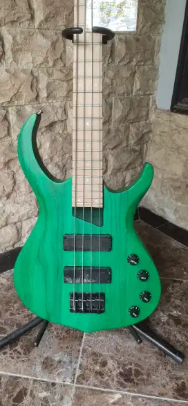 Bass Sire Marcus Miller 4 string