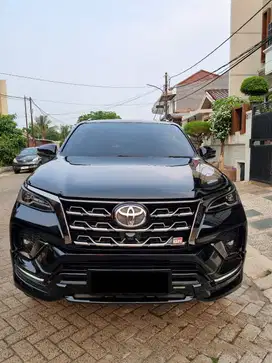 Toyota Fortuner 2.8 GR Sport Tahun 2022 Hitam Metalik