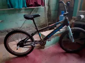 Sepeda bmx merk centrum