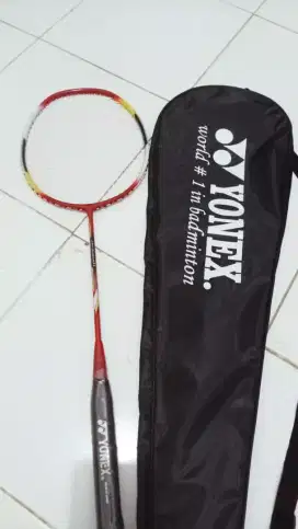 Raket badminton yonex