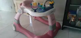 Di jual kereta bayi baby walker