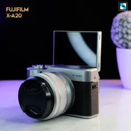 KAMERA SIMPLE! FUJIFILM XA20 SILVER KIT 15-45MM LCD FLIP