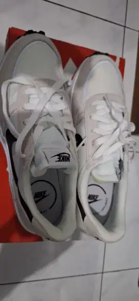 Sepatu Pria Nike Waffle Nav
