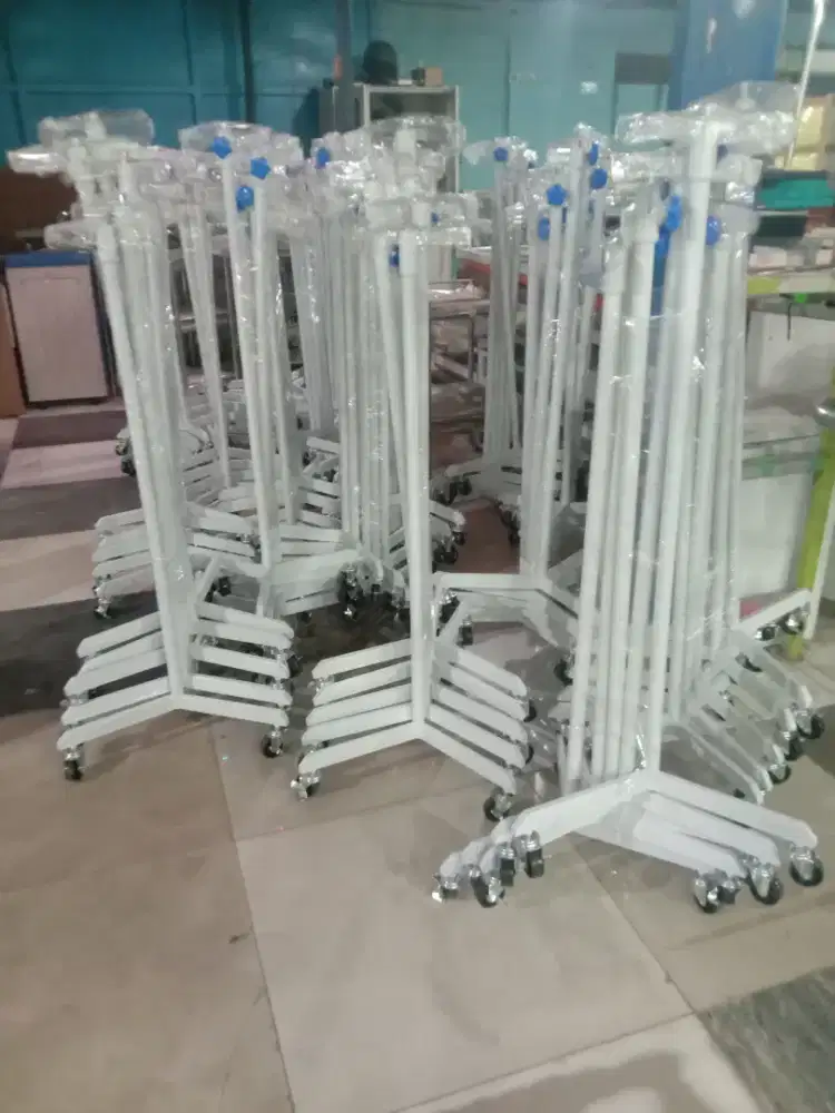 TIANG INFUS KAKI 3 BESI