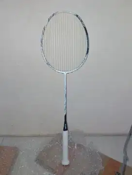 Raket badminton Yonex Astrox 99 play