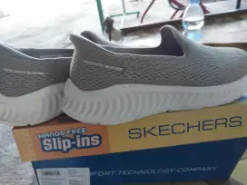 Walking shoes skechers